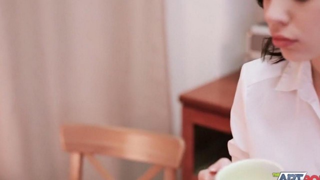 Порно видео #2985: русские, спящие, брюнетки, в гостях